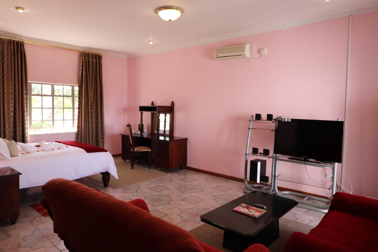 Sentosa Guest House Франсистаун Экстерьер фото